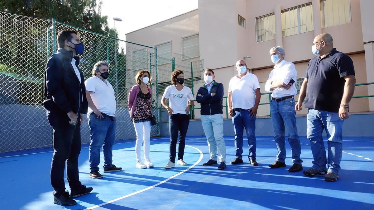 Una de las canchas deportivas municipales con las que cuenta Santa Cruz.