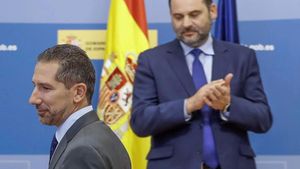 El subsecretario Jesús Manuel Gómez García y, detrás, el exministro José Luis Ábalos. Jesús Manuel Gómez García, Subsecretario de Transportes y Movilidad Sostenible. EFE