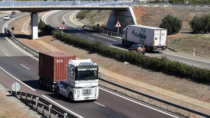 Les Corts piden que la AP-7 sea gratis en Castellón durante las obras en la autovía