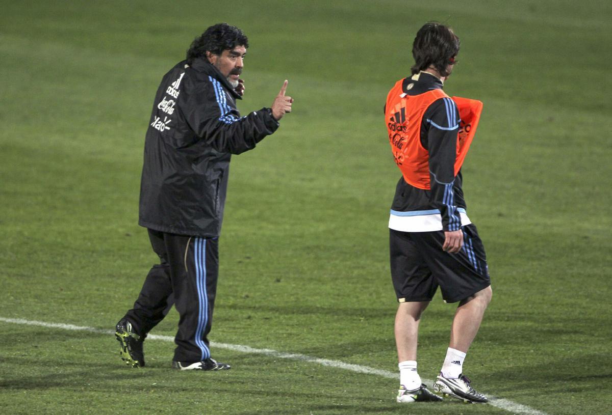 Messi y Maradona, durante un entrenamiento de la selección argentina