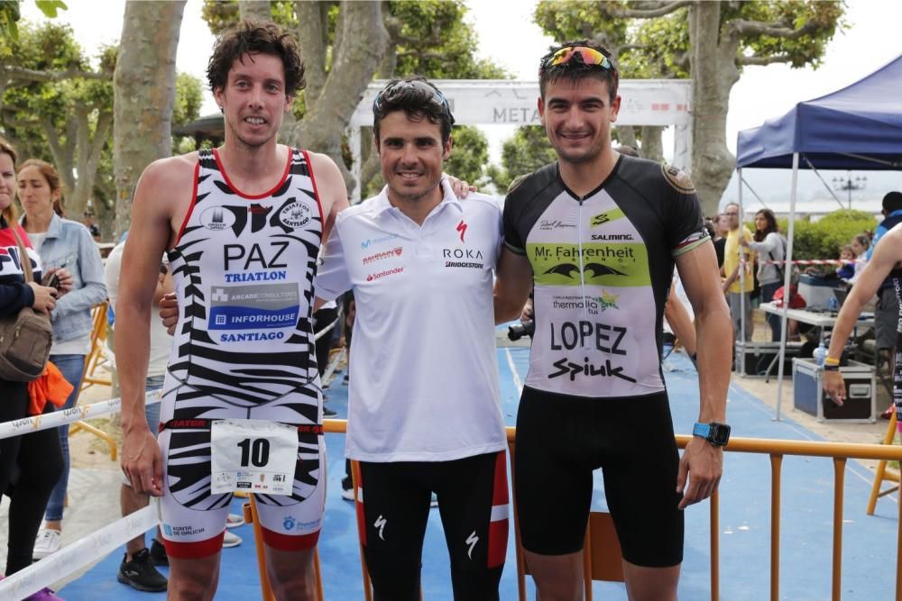 Noya encabeza el Triatlón Atlántico en Baiona. // J. Lores