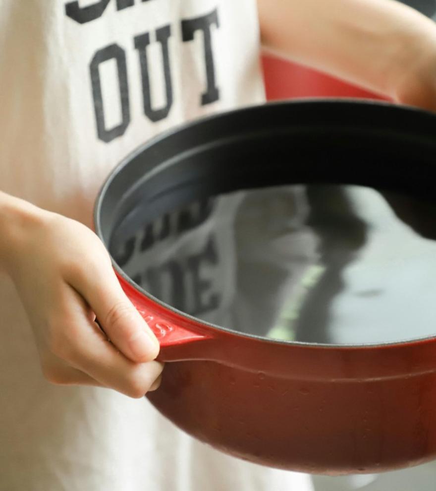 Hervir el agua nunca fue tan fácil: el truco del papel de cocina para comer sin esperas