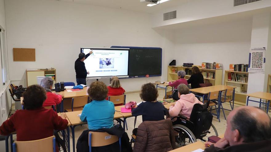 Córdoba amplia la oferta de educación para adultos: tres ins