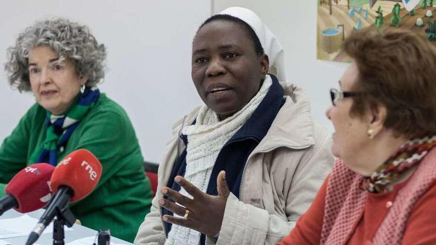 Desde la izquierda, Milagros Marcos, Justina Banda y Pilar Gutiérrez.