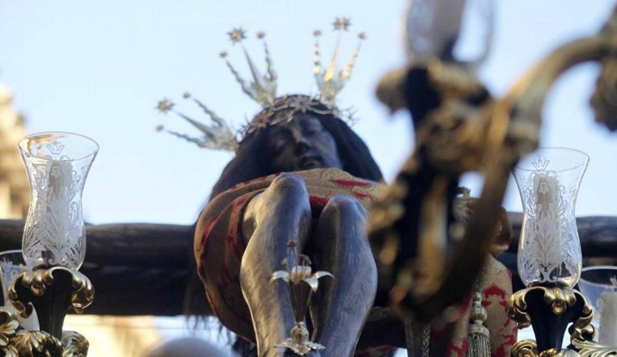 Una tarde primaveral envuelve a las cofradías el Lunes Santo