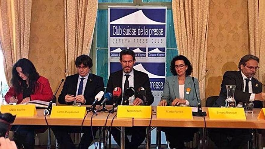 Maria Sirvent (CUP), Carles Puigdemont, l&#039;advocat Nico Krisch, Marta Rovira (ERC) i Ernest Benach, ahir