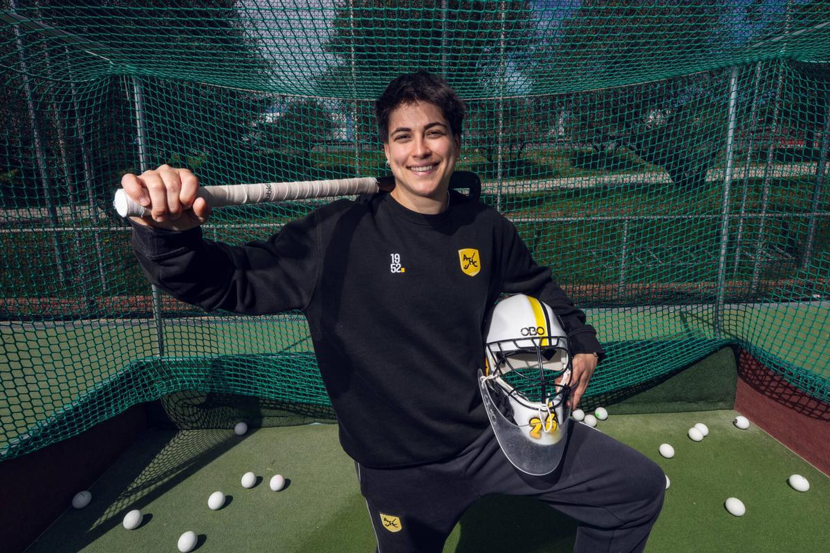 Barcelona. Deportes. 30/03/2026 Ritmo de campeona entrevistas con Laia Bonals Ruiz.. Retratos a Clara Pérez, jugadora de hoquei del Atlètic Tarrasa Hockey y portera de la Selección Espanyola. FOTO de ZOWY VOETEN
