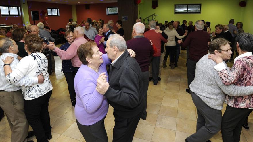 “Llévame bailando hasta el final del amor” en A Bandeira