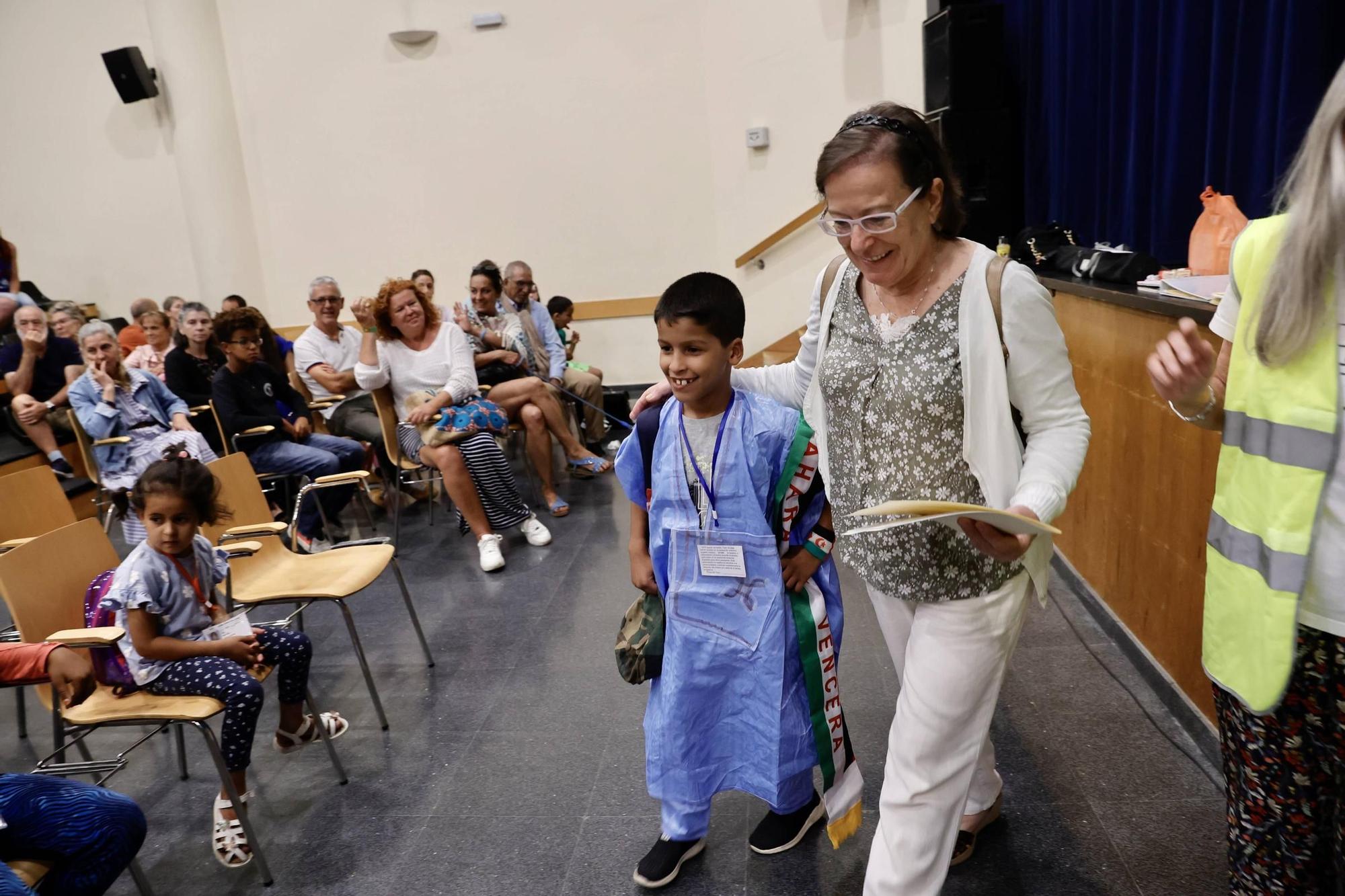 EN IMÁGENES: la llegada a Avilés de los niños saharauis del programa "Vacaciones en paz"