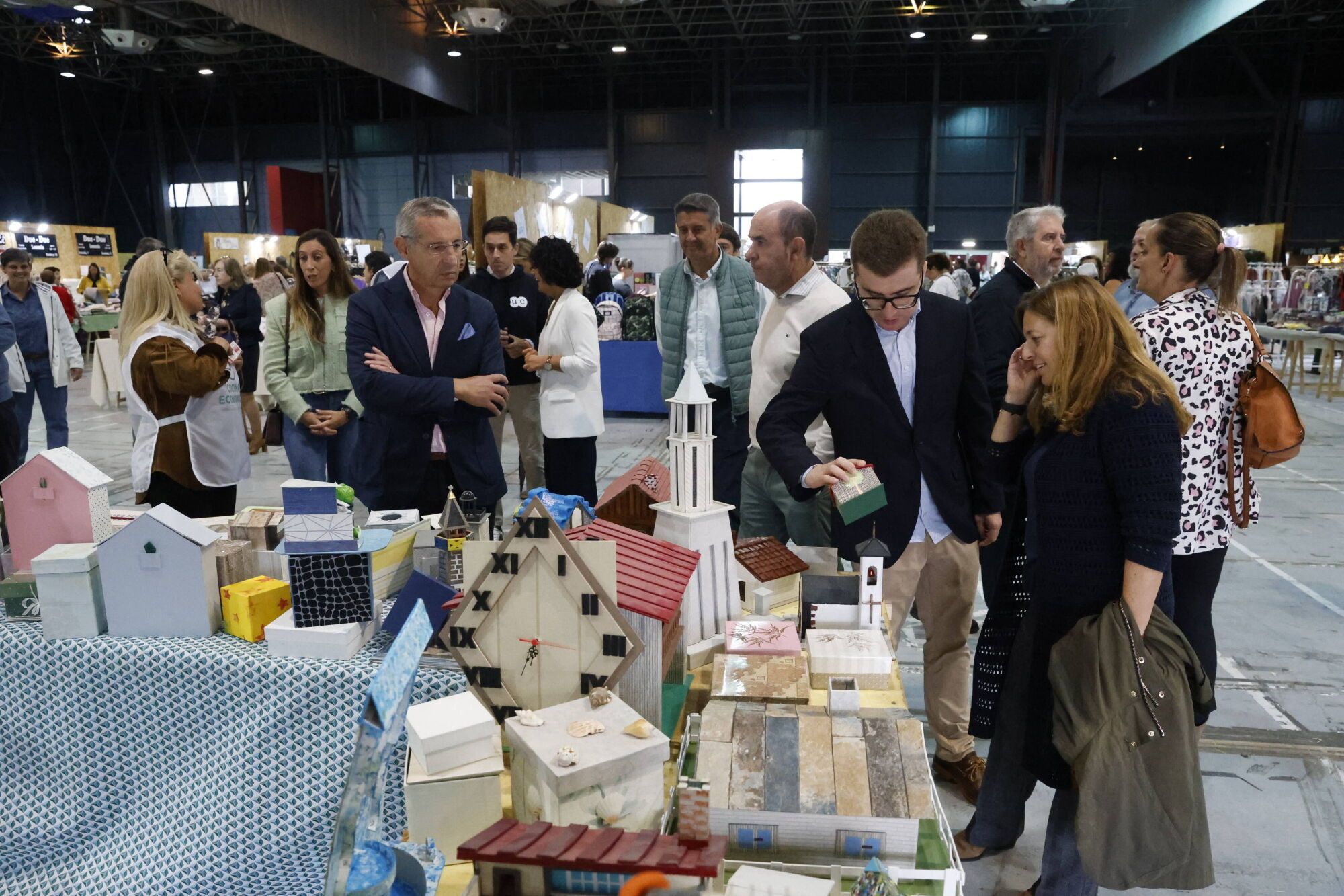 EN IMÁGENES: La Feria de Stocks regresa a Gijón con más expositores que nunca: "Es un gran escaparate para los comercios locales"