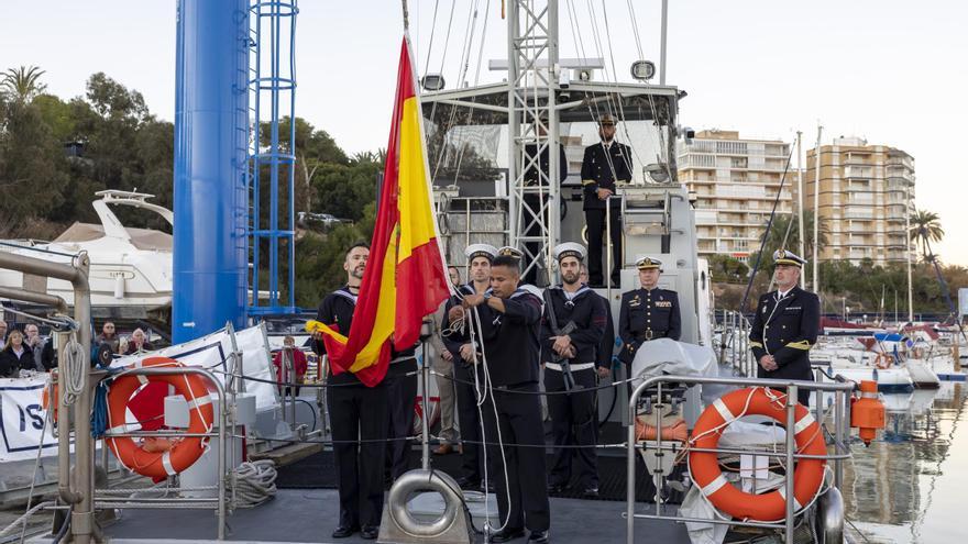 Acto de arriado de bandera del patrullero &quot;Isla Pinto&quot; al Club Náutico de Campoamor