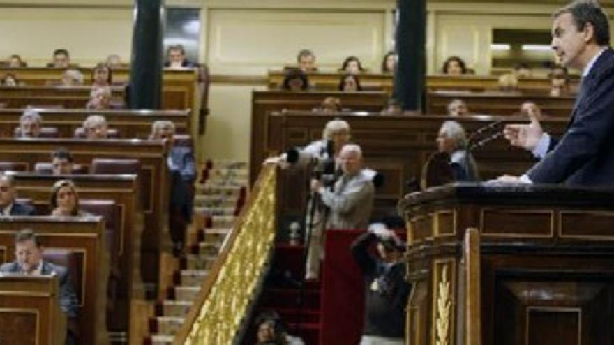 Zapatero y Rajoy centran el debate en la actual crisis