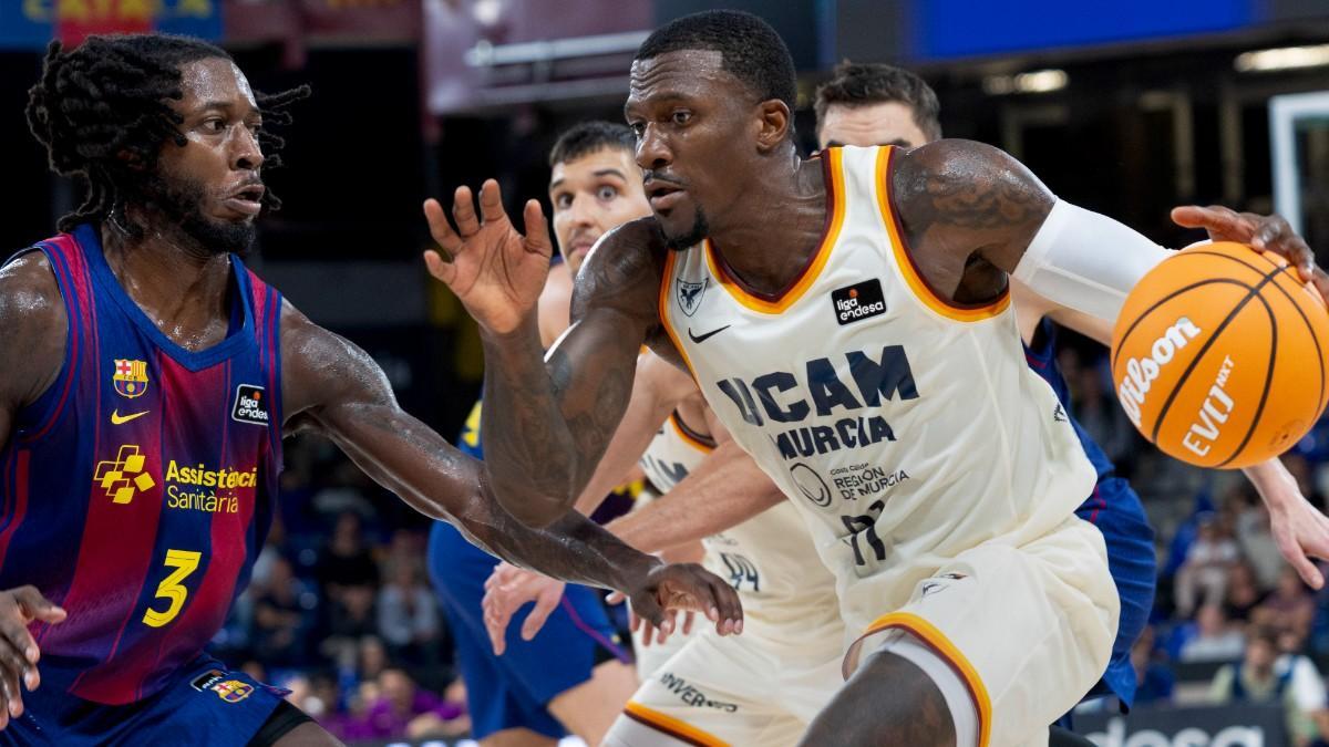 Myles Cale y Dylan Ennis, en el Barça - UCAM Murcia de la primera vuelta