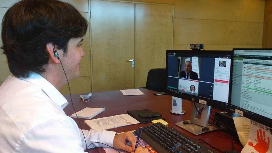 El consejero de Ciencia, Innovación y Universidad, Borja Sánchez, ayer, durante la Conferencia General de Política Universitaria, celebrada de forma telemática bajo la presidencia del ministro Manuel Castells.