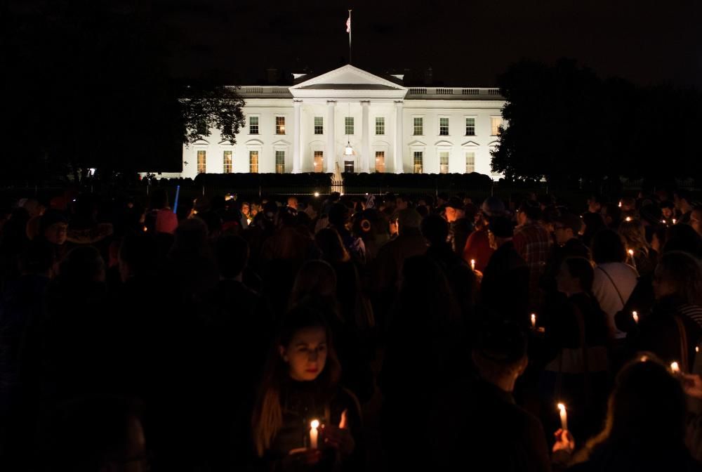 Cientos de personas han tomado parte en actos de recuerdo a las víctimas del ataque antisemita en Pittsburgh.