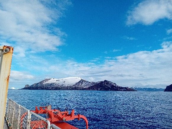 Una investigadora del IIM-CSIC participa en una campaña antártica del proyecto Dichoso