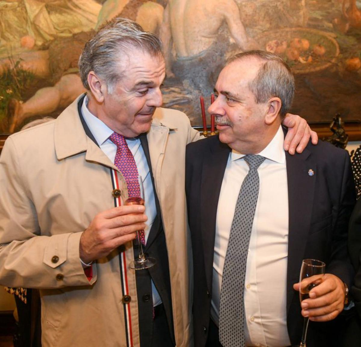 Vidal, expresidente del Dépor, y el edil de Deportes. | // RA