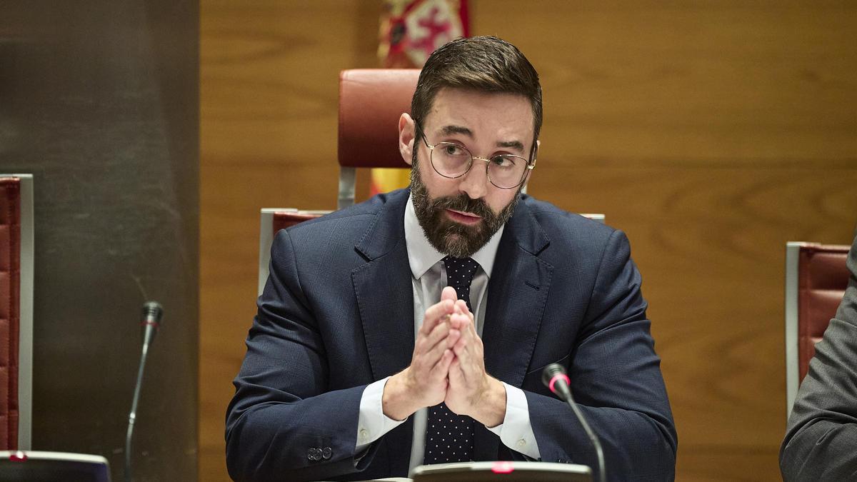El secretario de Estado de Energía, Joan Groizard Payeras, comparece ante la Comisión de Investigación sobre el apagón, en el Senado, a 4 de diciembre de 2025, en Madrid (España). Groizard comparece para informar sobre los objetivos de la política energét