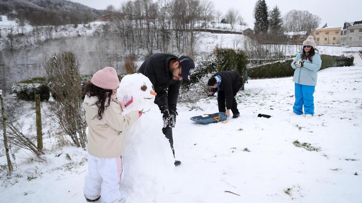 Nieve en Pedrafita do Cebreiro (Lugo) este martes 6 de enero de 2026.