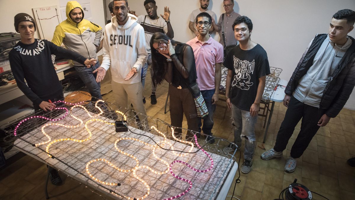 Joves que han participat al taller del projecte Llums a l'ombra