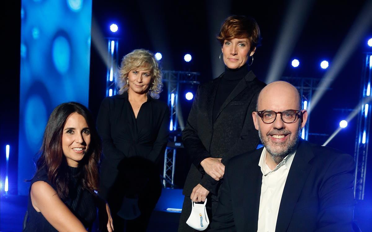 BARCELONA 01 12 2020 La Marato de TV3 este ano va del Covid o Coronavirus  Sus presentadores rodaban una promocion en TV3  En la foto Monica Terribas  Jordi Baste  Raquel Sans y Laura Rosel         FOTO  ALVARO MONGE