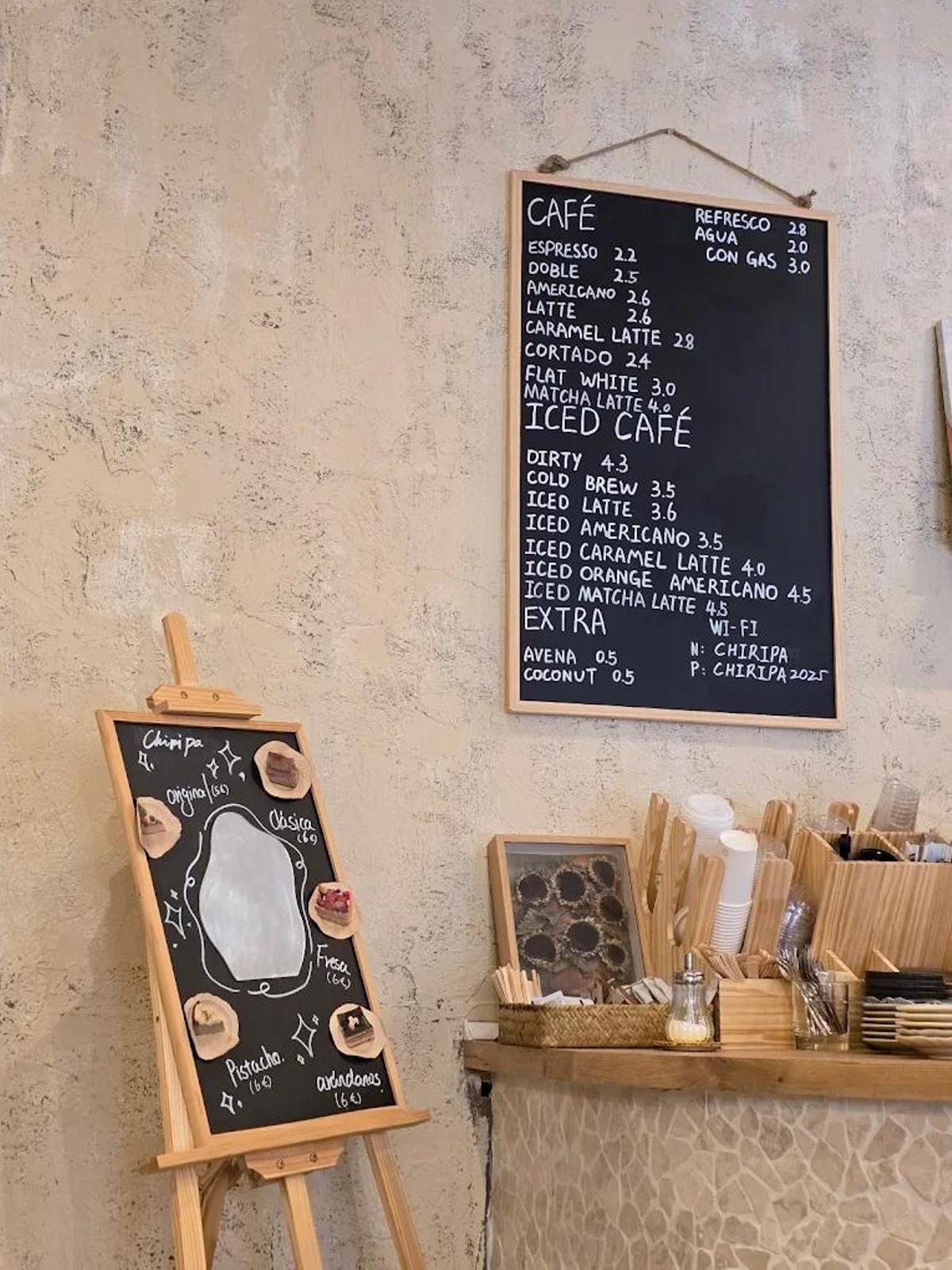 El precio de las tartas es de 6€ la porción y oscila entre los 2 y 4,5 € dependiendo del tipo de café