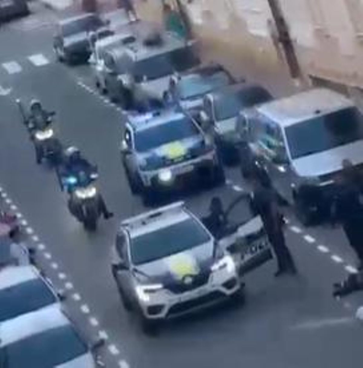 Llegada del apoyo a la intervención de la Policía Local en la reyerta que tuvo lugar en la plaza de La Habana