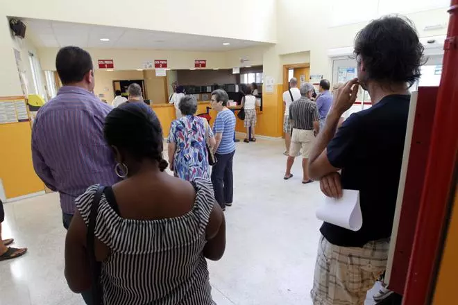 Salud quiere reducir en 150 los pacientes atendidos por cada médico de familia
