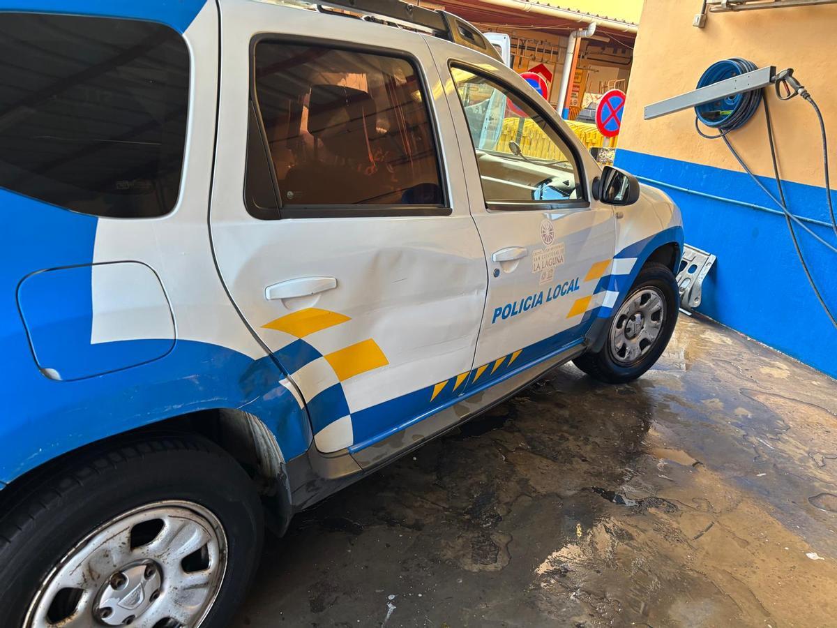 Daños en un segundo coche patrulla