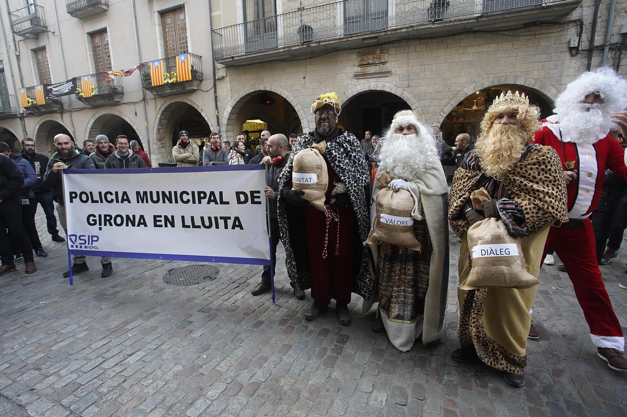 La Policia Municipal es torna a manifestar abans del ple de Girona