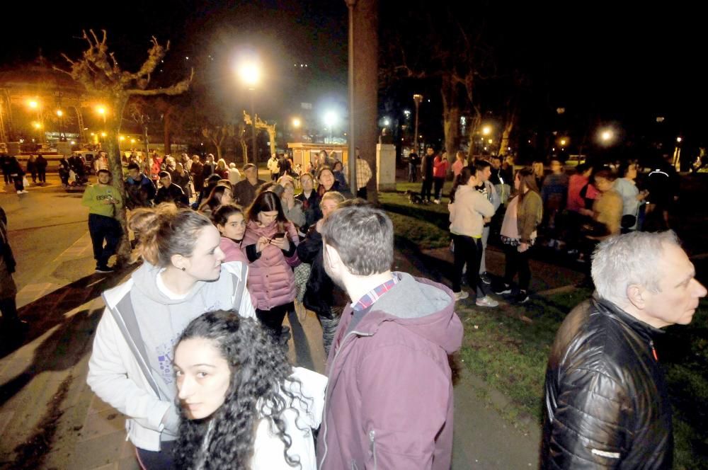 Una explosión obliga a desalojar un edificio del centro de Sama.