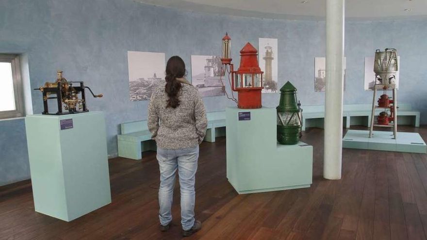 Nueva muestra sobre naufragios y faros históricos en el Museo del Mar. // Adrián Irago
