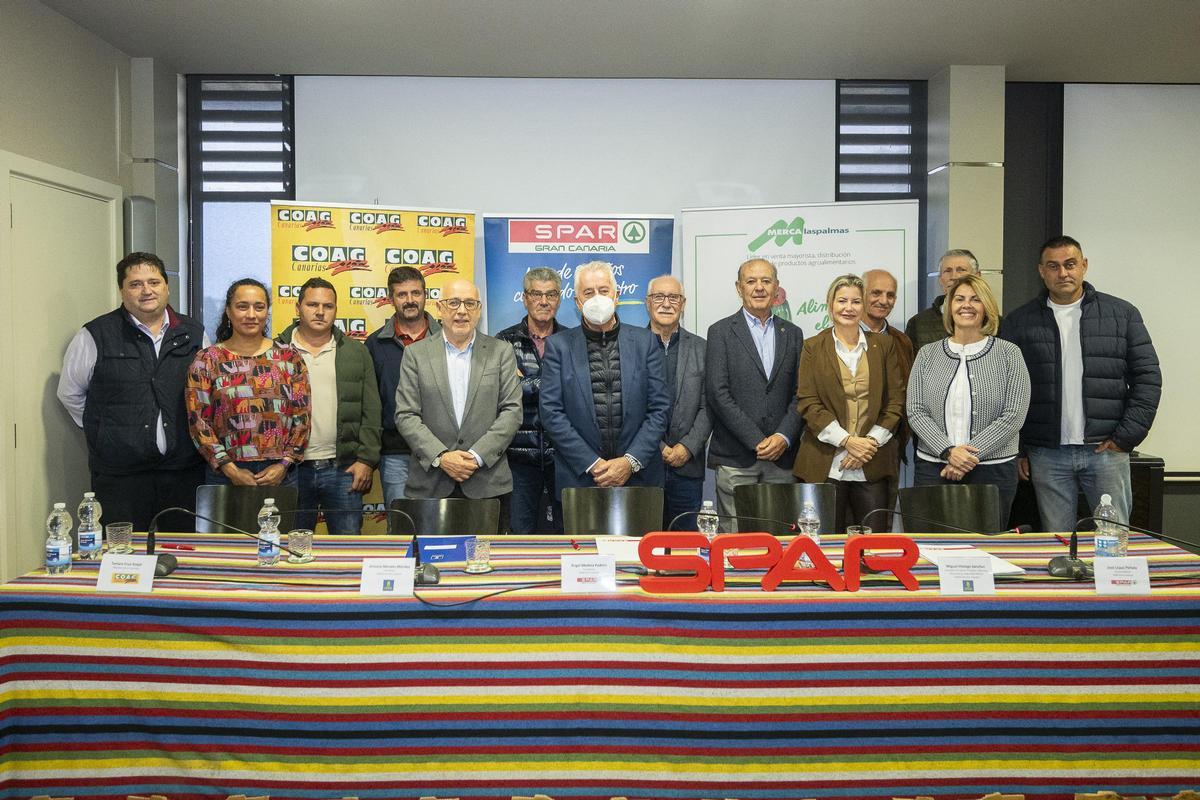 Firma del convenio Spar Gran Canaria, este miércoles.