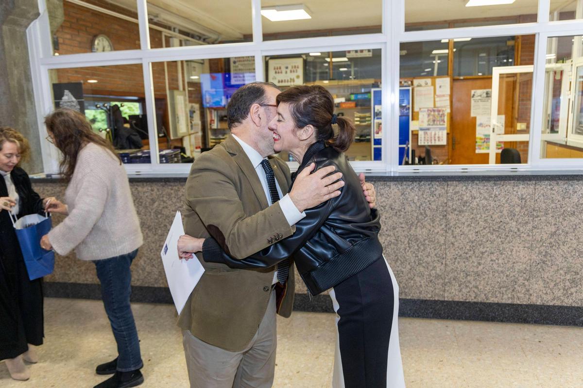 Marta Lois toma posesión como decana de la facultad de Ciencias Políticas de Santiago