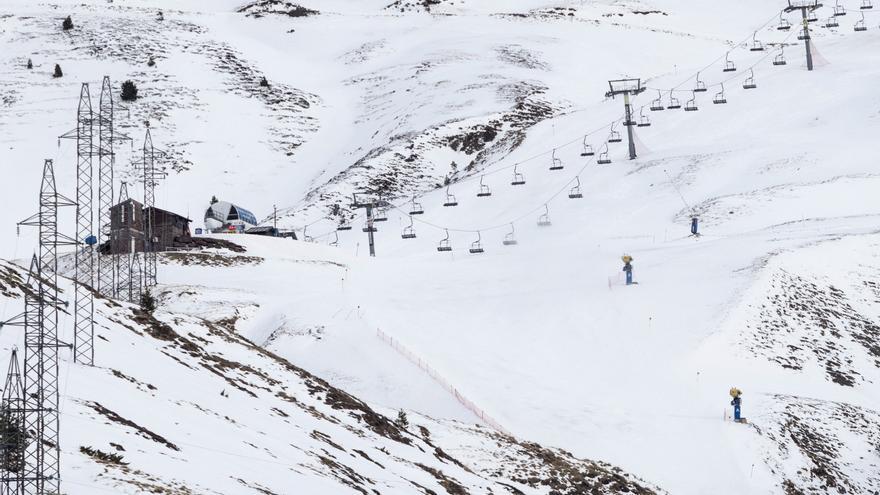Accidente de un telesilla en Astún: operativo desde 1990 y a la espera de averiguar &quot;las causas&quot;