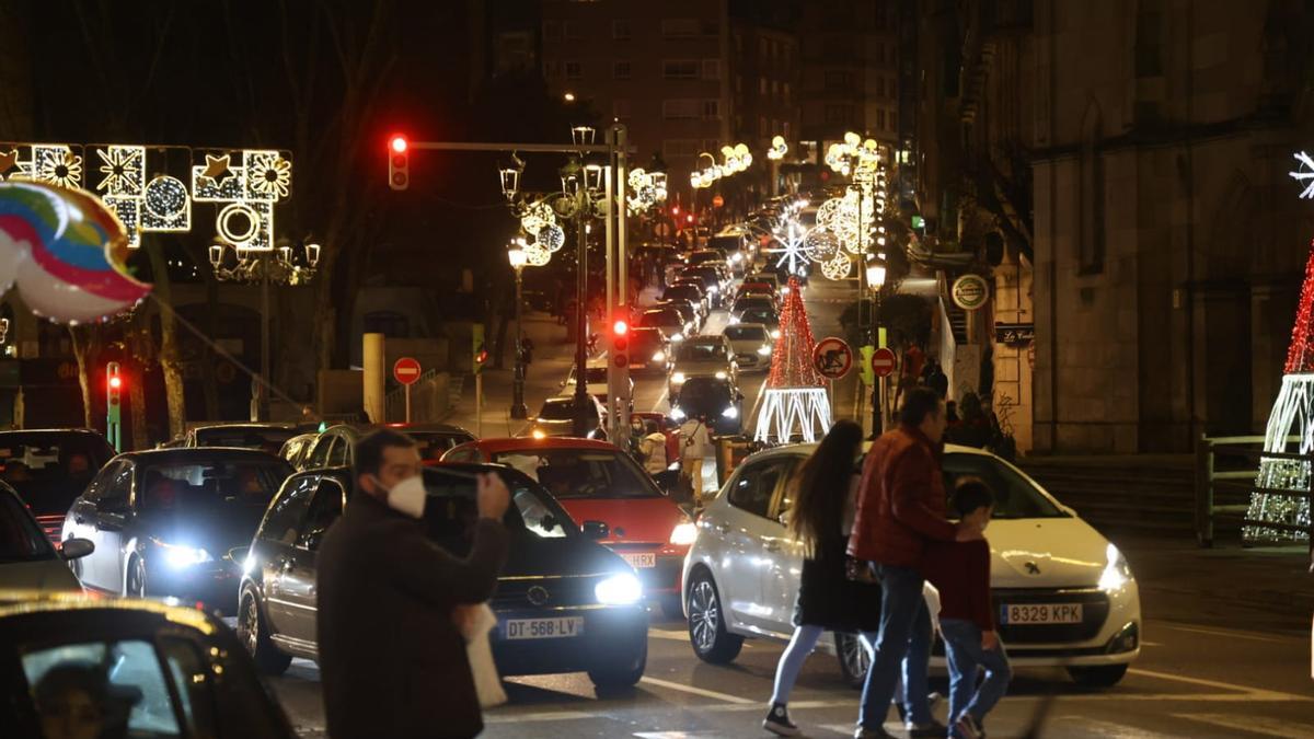 Tráfico en Vigo en la última jornada dominical de Navidad.