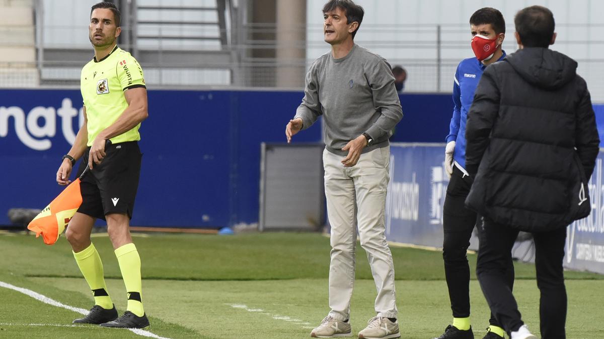 Pacheta da instrucciones en el duelo ante el Athletic