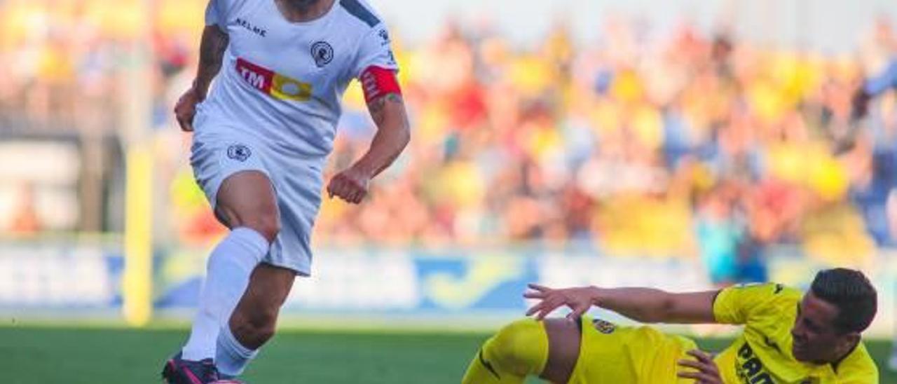 El jiennense Chechu Flores, durante el Villarreal-Hércules del pasado martes.