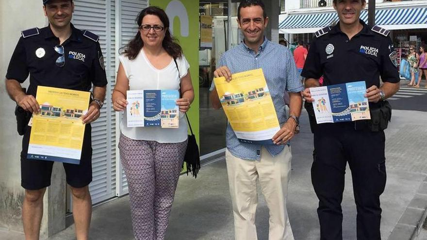 Representantes municipales y de la Policía Local de Pollença, durante la presentación de la campaña.