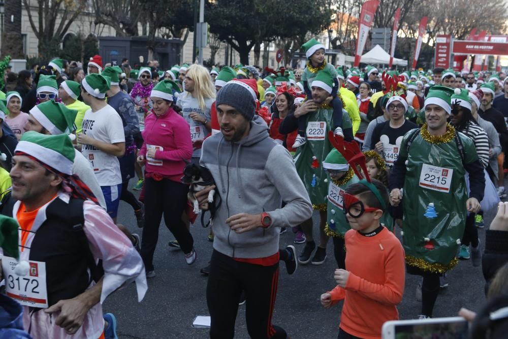 Cerca de 6.000 corredores toman la salida de la Alameda unas horas antes de la Nochevieja