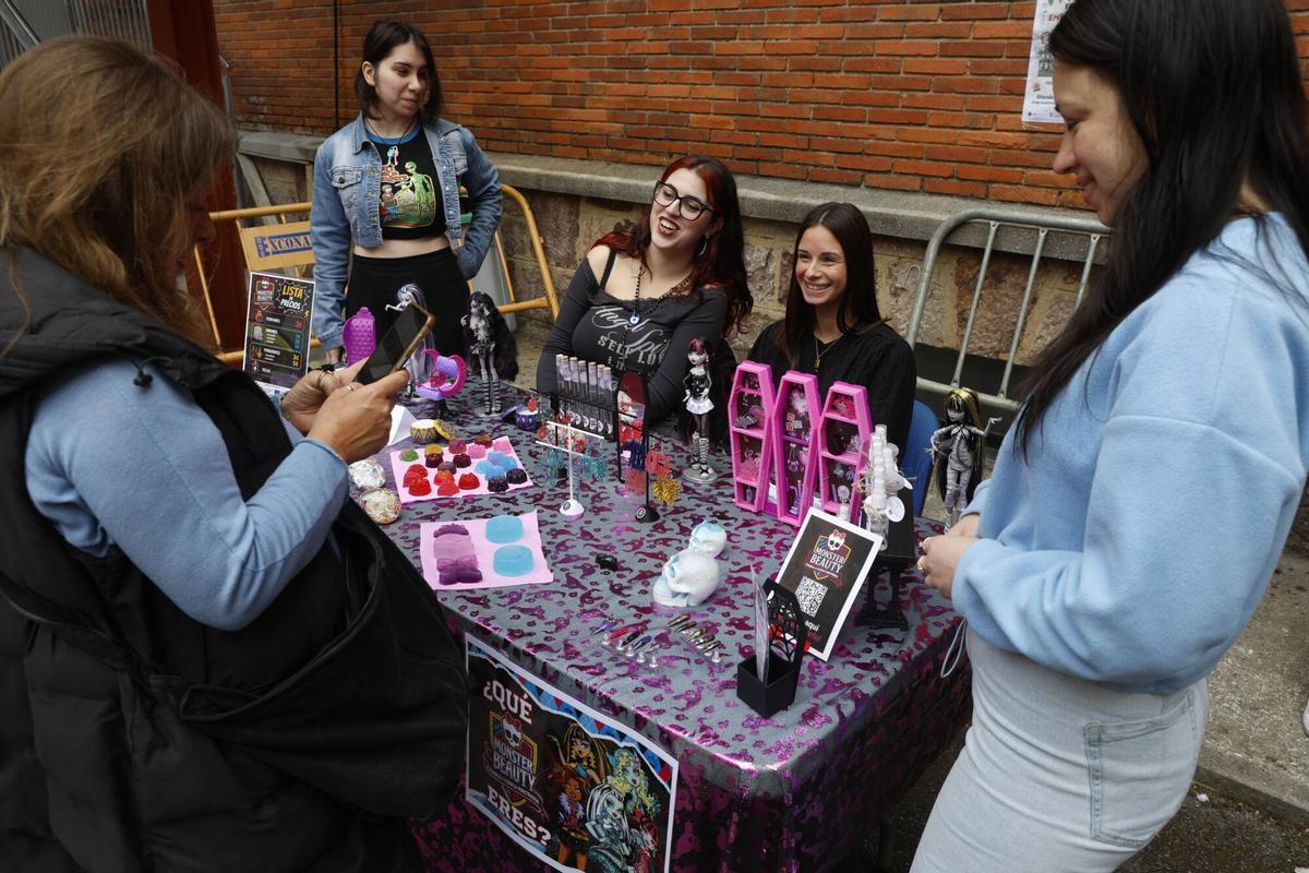 El puesto de las estudiantes del grado medio de Estética y Belleza del CIFP de Avilés.
