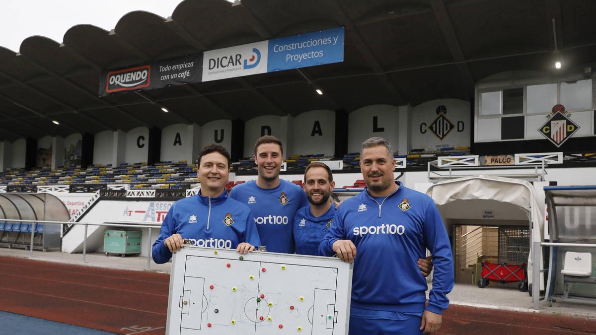 De izquierda a derecha, Adrián González, Miguel Vigón, Juan Manuel Afonso e Iván Pinel,  en el Hermanos Antuña.