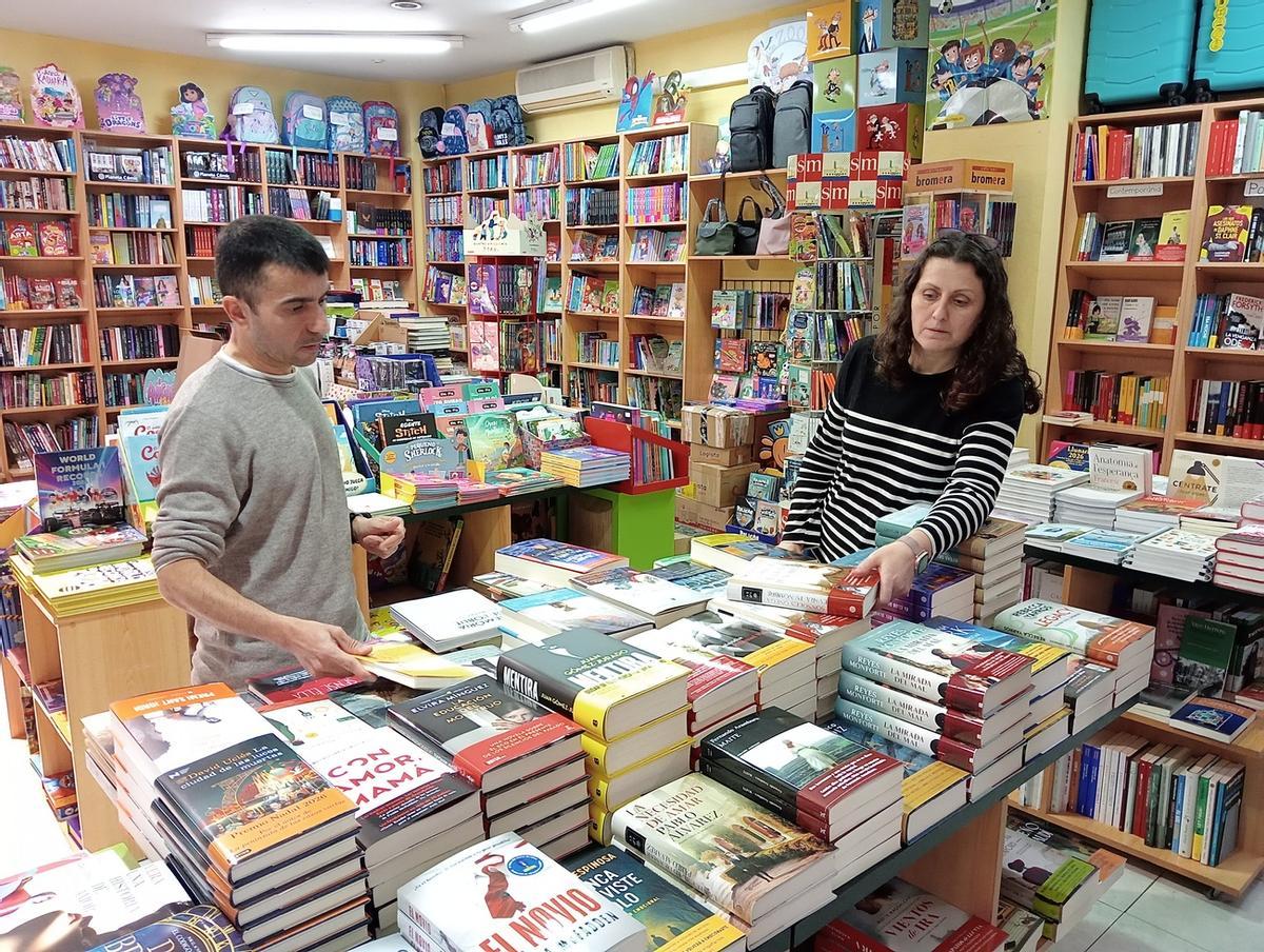Andreu y Cristina, de la Llibreria Ferrer de Gandia