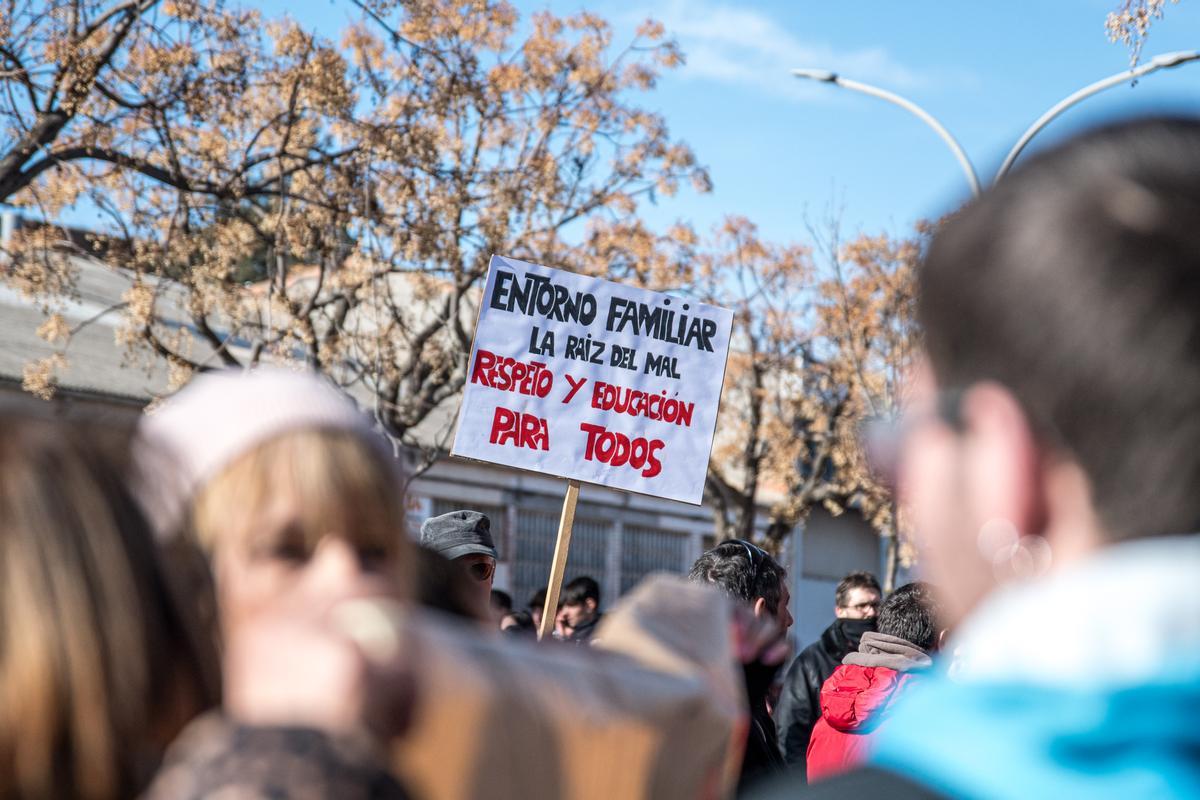 Protesta de alumnos y familiares de las gemelas de Sallent