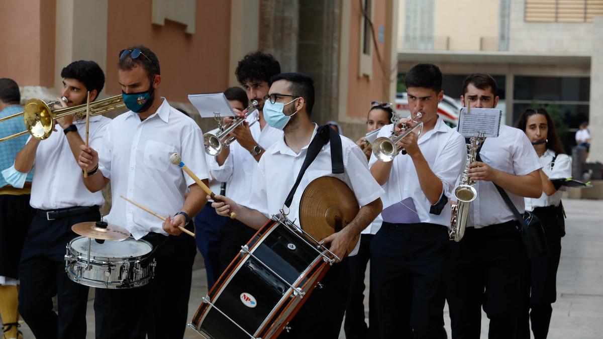 Búscate en el segundo día de Ofrenda por la calle del Mar (entre las 18.00 y las 19.00 horas).