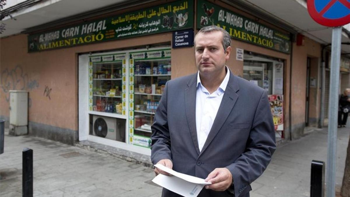 David Gomez, exconcejal del PP en Badalona, se explica en el barrio de Sant Roc.