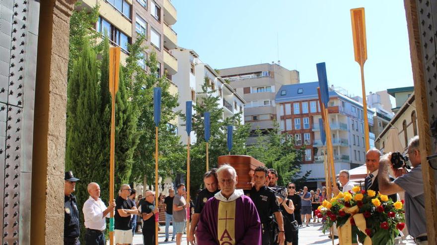 Un pasillo de remos para despedir a &#039;El Pegolí&#039; en Dénia