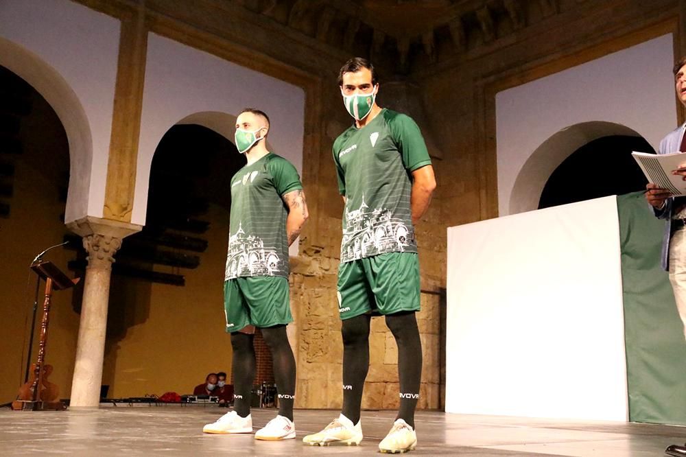 Presentación de las equipaciones del Córdoba CF de la temporada 20-21