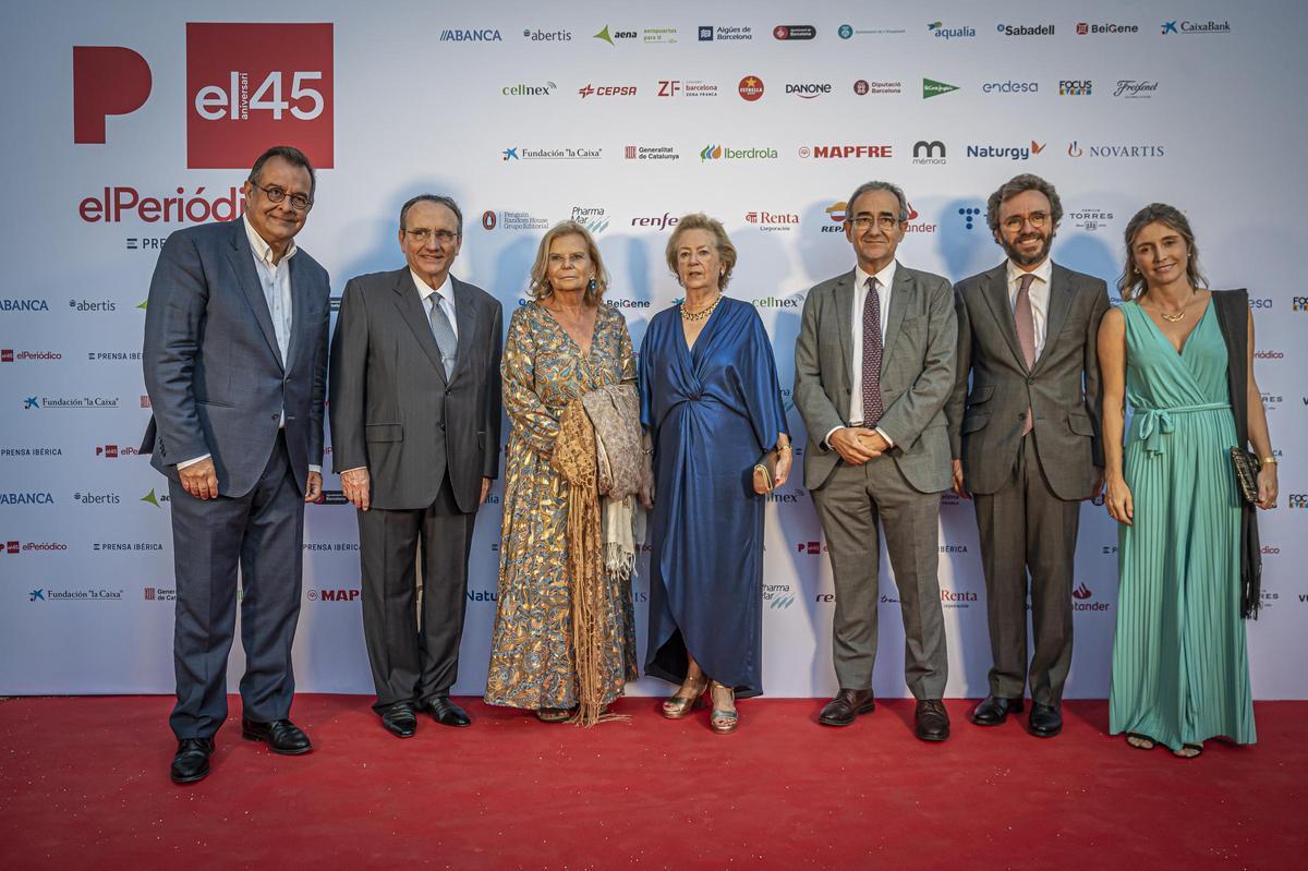 Albert Sáez, director de El Periódico de Catalunya, Javier Moll; presidente de Prensa Ibérica; Carme Riera, escritora; Arantza Sarasola, vicepresidenta de Prensa Ibérica; Patrici Tixis, de Grupo Planeta; Aitor Moll, consejero delegado de Prensa Ibérica; y Ainhoa Moll.