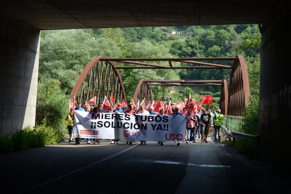 Marcha protesta de Mieres Tubos